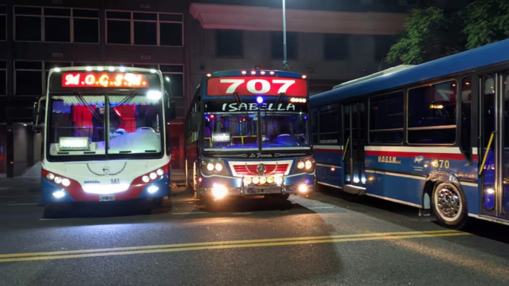 La Línea 707 de colectivos de San Isidro atraviesa una grave crisis financiera. Ya unificó varios recorridos peros siue sin pagar sueldos. Ahora están de paro.