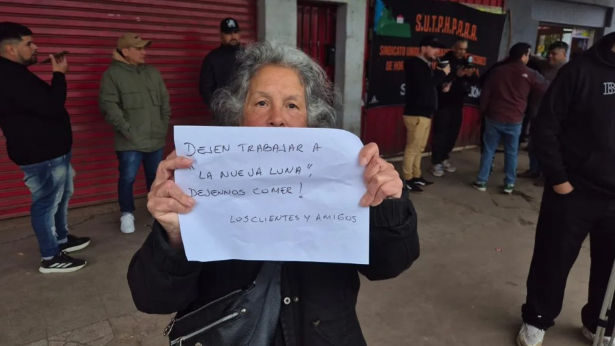 Furor en Instagram, la verdulería La Nueva Luna, en Avenida Eva Perón 274, Guernica, recibió un fuerte apoyo de vecinos y clientes tras su clausura.