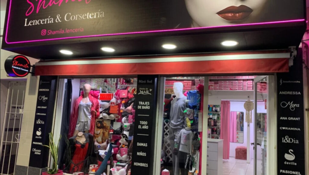 En Shamila Lencería de Caseros dan 3 y 6 cuotas sin interés, o 20% de descuento pagando en efectivo indicando la promoción del Día de la Madre en Tres de Febrero.