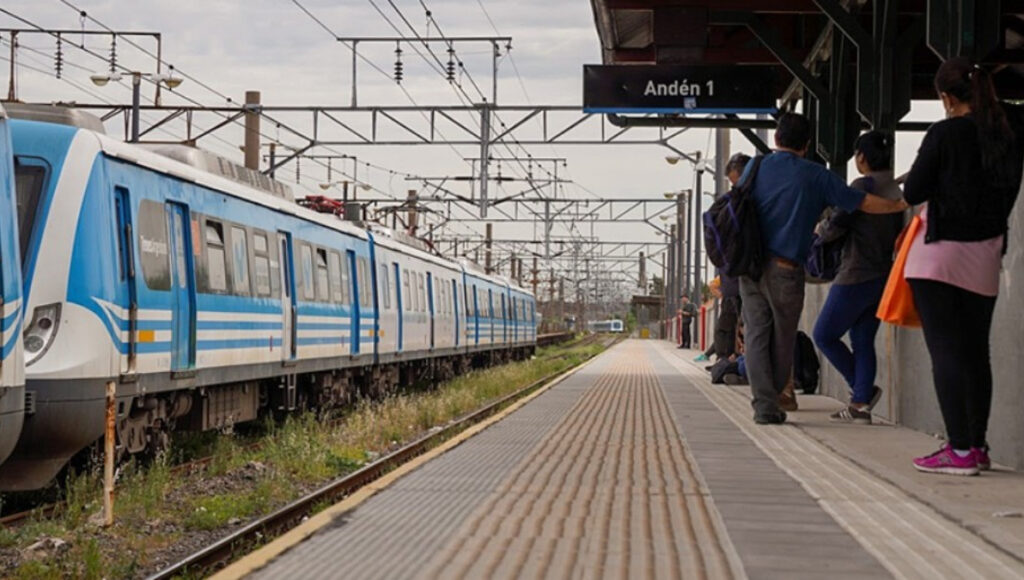 Todos los andenes de la estación Avellaneda del tren Roca quedaron habilitados tras 10 años de desidia en la ejecución de las obras.