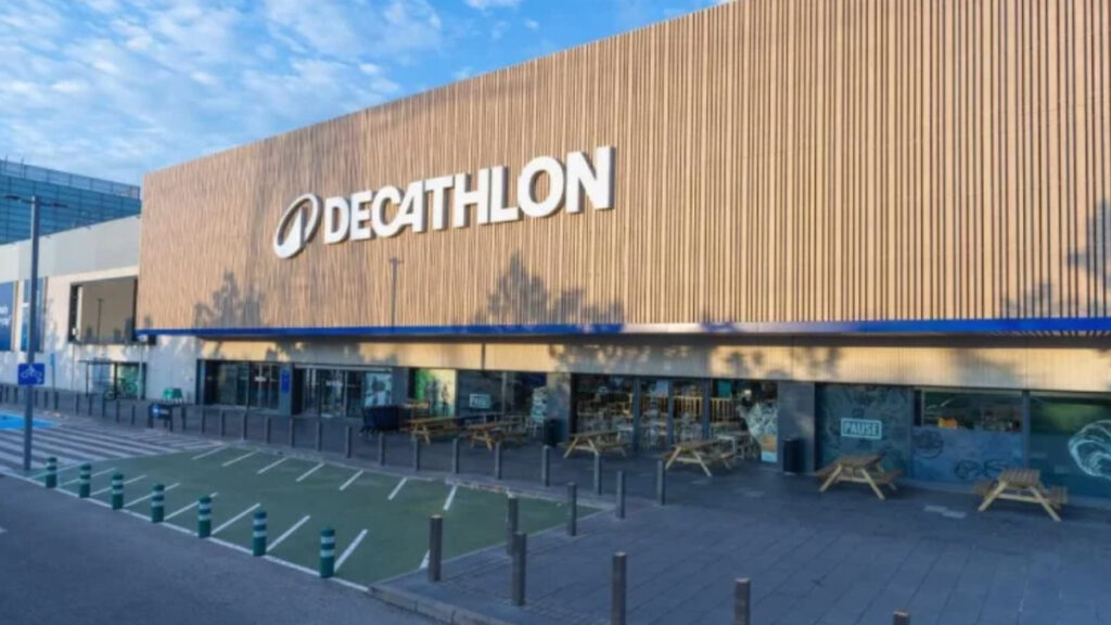 La cadena Decathlon abrirá su primera sede en Argentina en el complejo Al Rio, en Vicente López. Habrá regalos el día de la inauguración.
