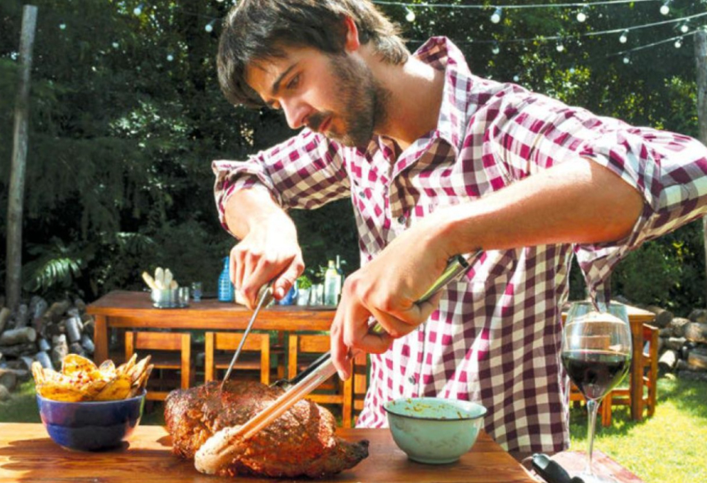 El Festival Locos x el Asado estará encabezado por Luciano "Laucha" Luchetti, quien presentará algunas de sus recetas más populares.