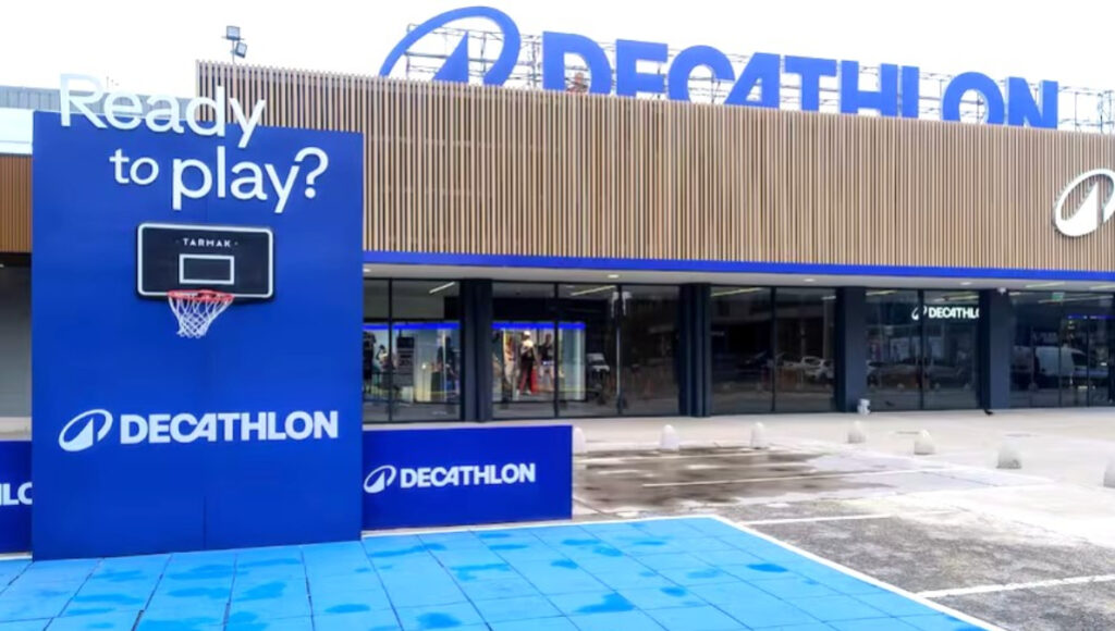 La tienda de Decathlón está en el complejo Al Río de Vicente López, a metros de avenida Libertador y la General Paz.