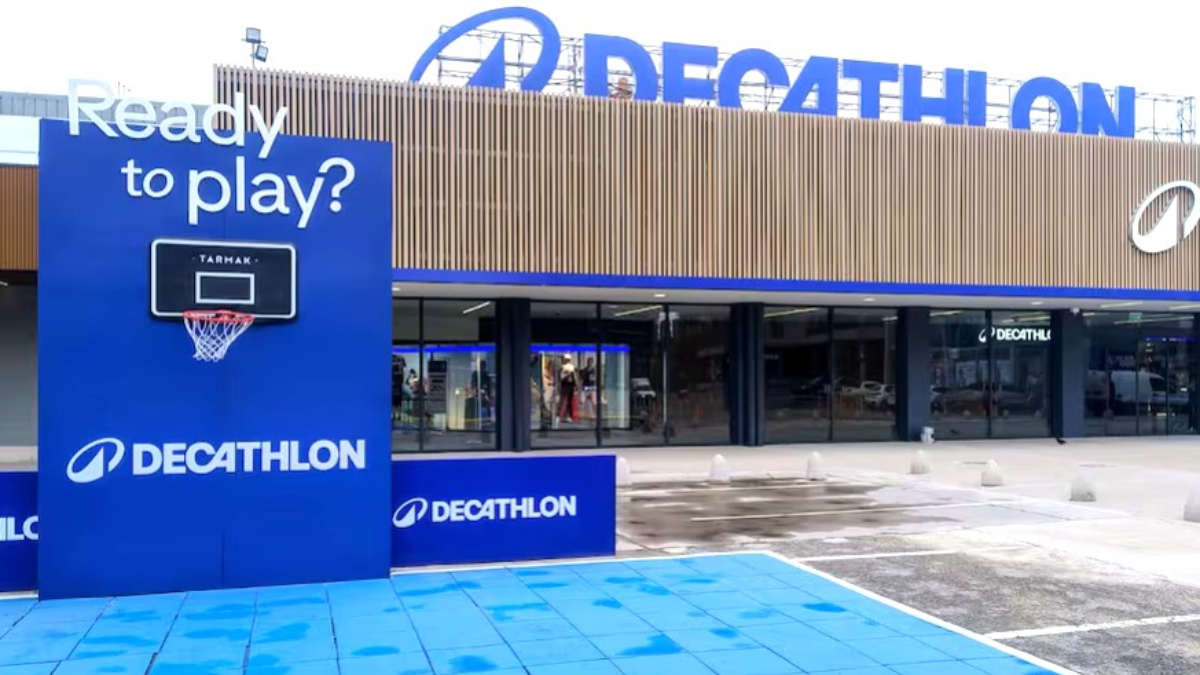 La tienda de Decathlón está en el complejo Al Río de Vicente López, a metros de avenida Libertador y la General Paz.