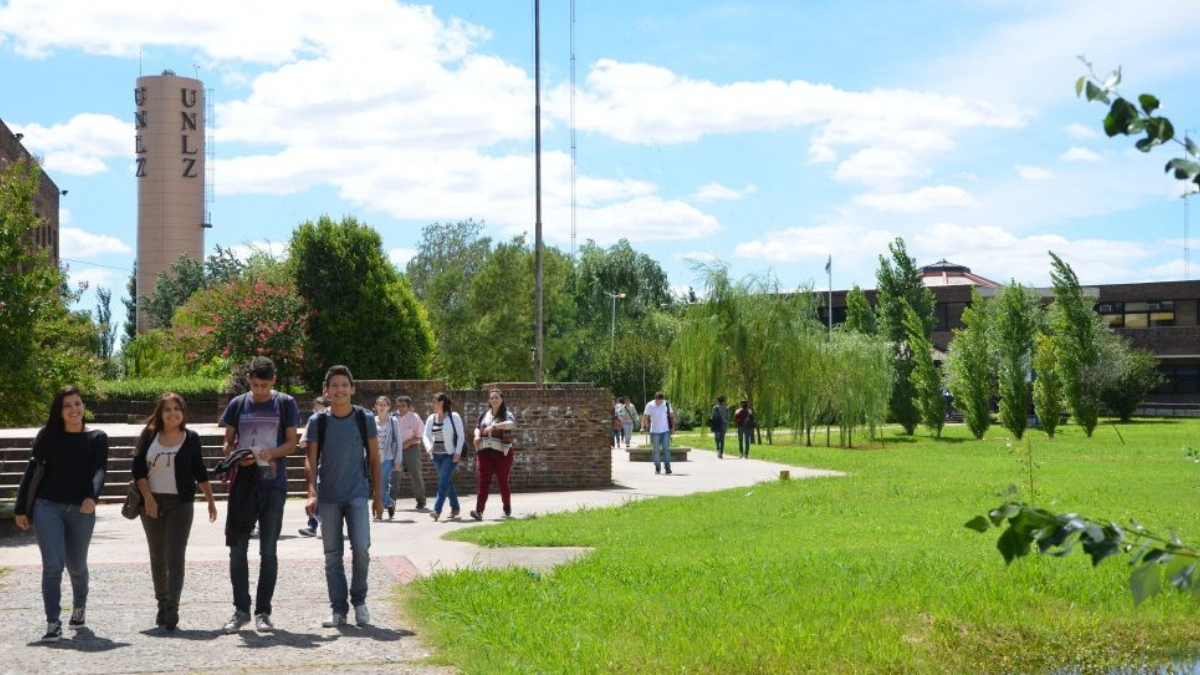 La Universidad de Lomas de Zamora abrió su inscripción para el ciclo lectivo 2026 para sus carreras de Ciencias Socales.