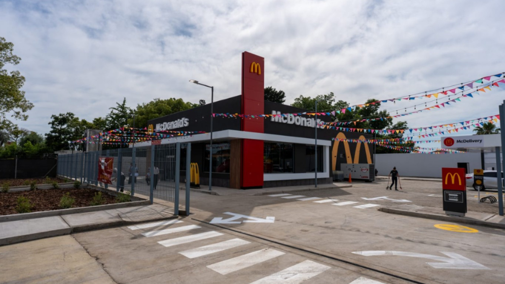 El nuevo McDonald's de Moreno estará ubicado sobre Acceso Oeste y Avenida del Libertador, y abrirá sus puertas mañana viernes 28 de noviembre.
