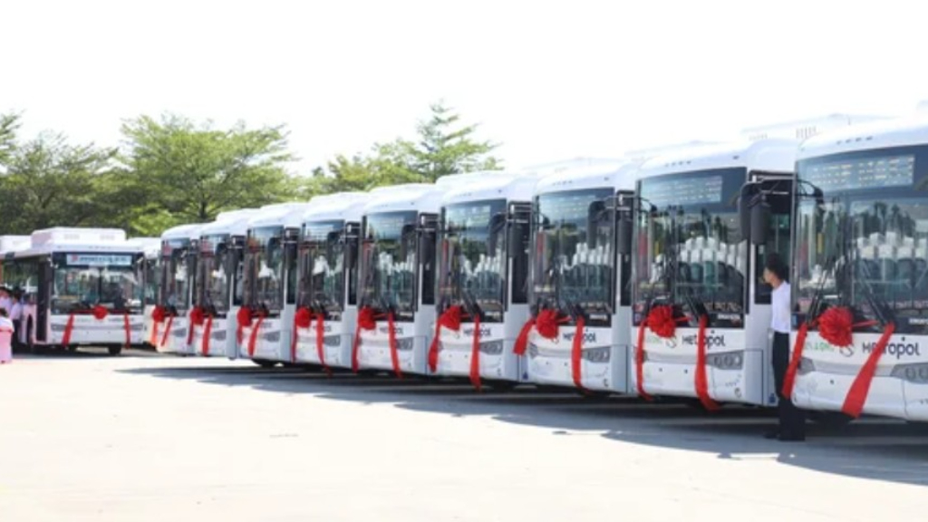 los 150 colectivos impulsados a Gas Natural Comprimido (GNC) desarrollados en Xiamen, China, por King Long, fabricante mundial de buses, que adquirió el Grupo Metropol,