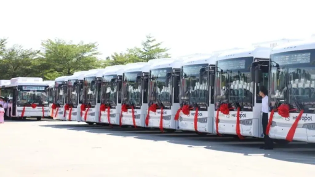 los 150 colectivos impulsados a Gas Natural Comprimido (GNC) desarrollados en Xiamen, China, por King Long, fabricante mundial de buses, que adquirió el Grupo Metropol,
