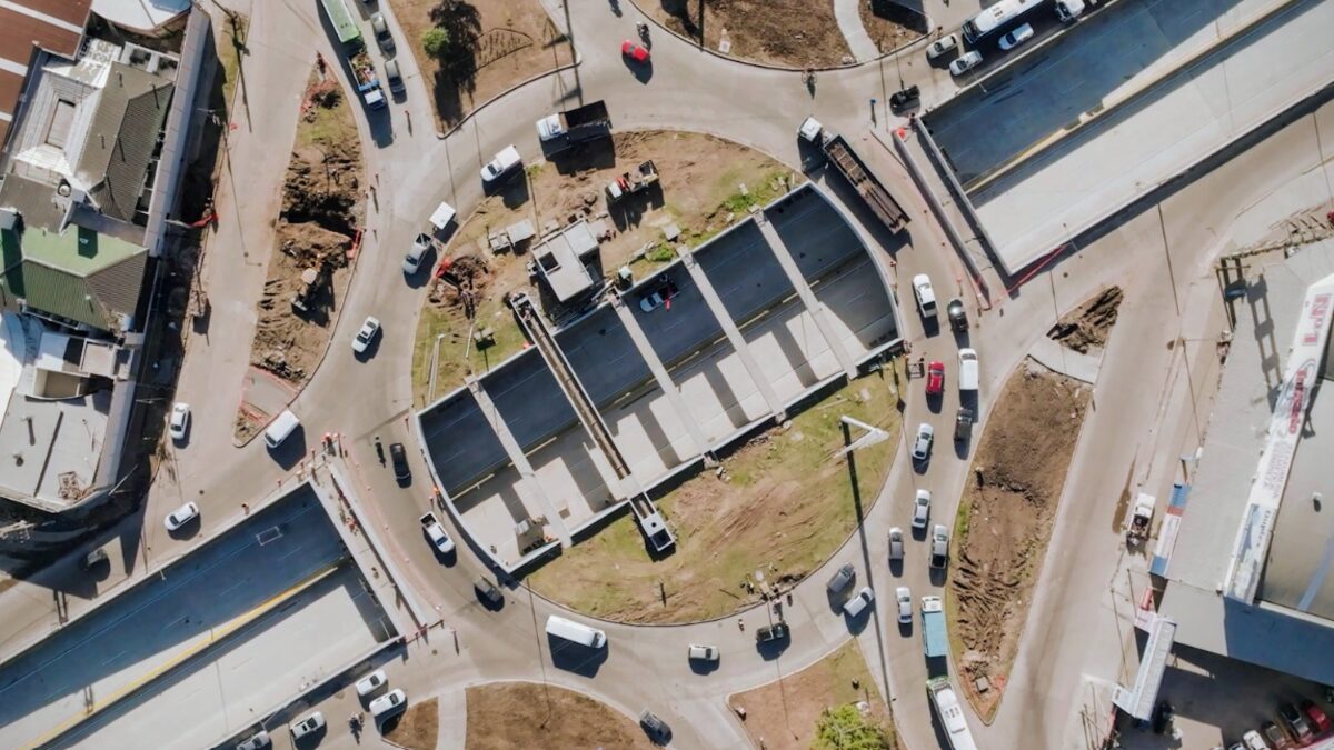 Burzaco, viaducto, rotonda Los Pinos