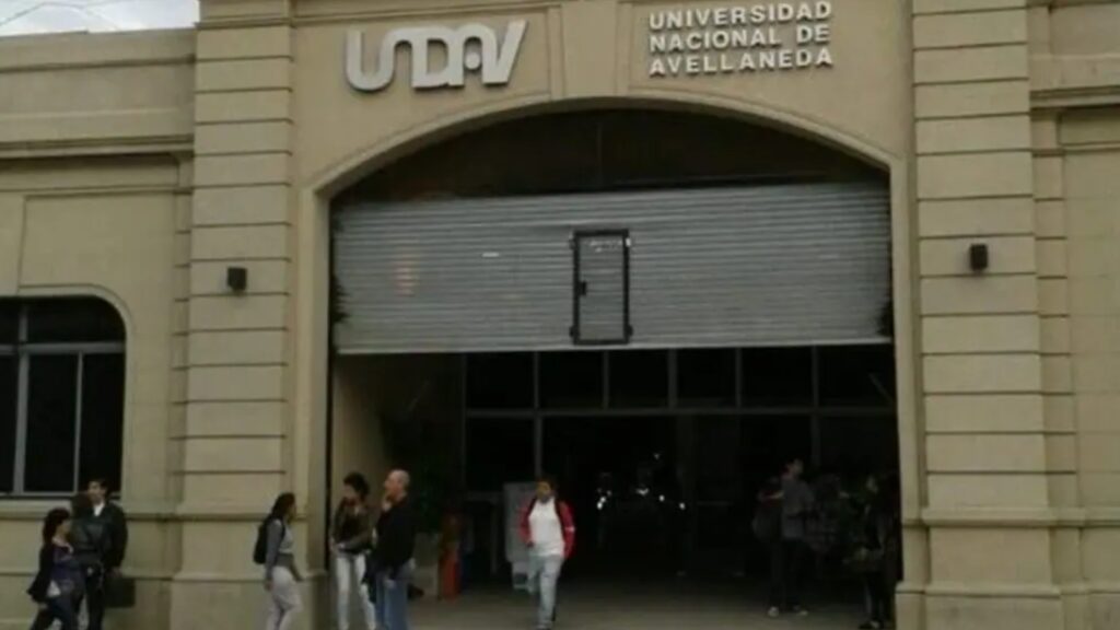 Universidad de Avellaneda, inscripción