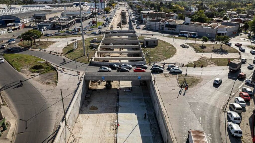 Burzaco, viaducto, rotonda Los Pinos