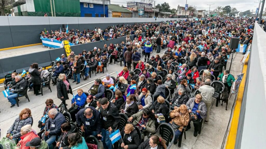 Burzaco, viaducto, rotonda Los Pinos