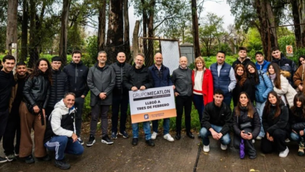El Bosque de Eucaliptus de Villa Bosch había empezado a ser talado para construir un vestuario pero la Justicia frenó los trabajos a pedido de la gente del barrio.
