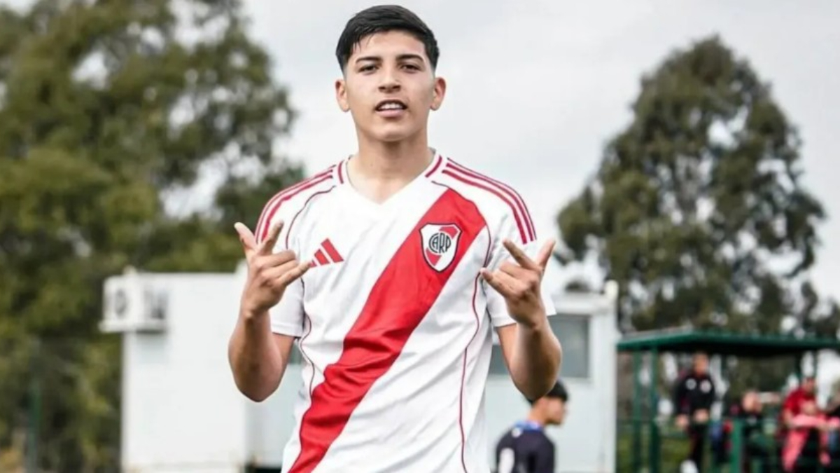 Bruno Cabral, la nueva figura del semillero de River con proyección internacional, viene de ser el goleador de la Messi Cup que ganó el equipo Millonario.