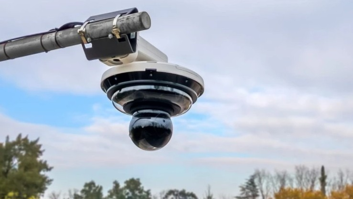 En Villa Adelina la comuna de San Isidro reemplazó 30 viejas cámaras de seguridad por 70 nuevos equipos que actían con inteligencia artificial para controlar la seguridad en las calles del barrio.