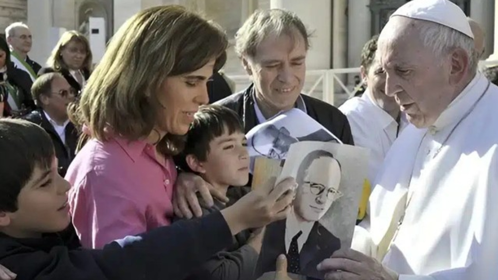 Enrique Shaw desarrolló toda su vida y obra en Berazategui, donde su labor en la mítica cristalería Rigolleau dejó una huella imborrable en la comunidad obrera y empresarial. Ahora la Iglesia católica lo nombró beato.