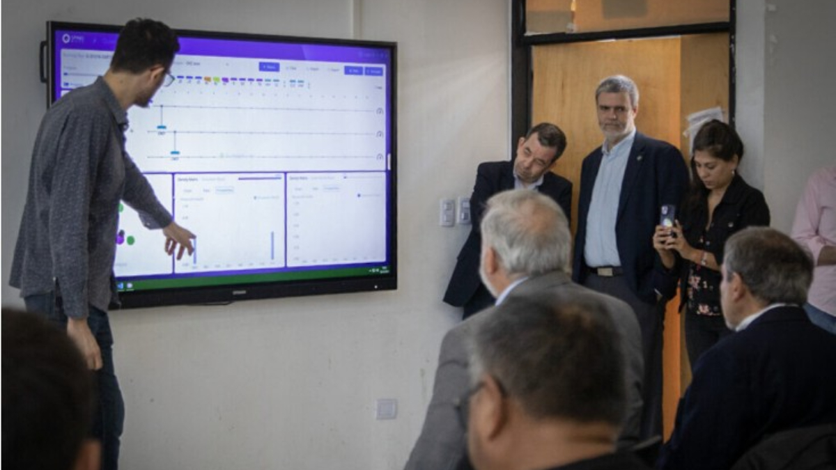 La Universidad de Hurlingham (UNAHUR) marcó un precedente histórico al incorporar una computadora cuántica.