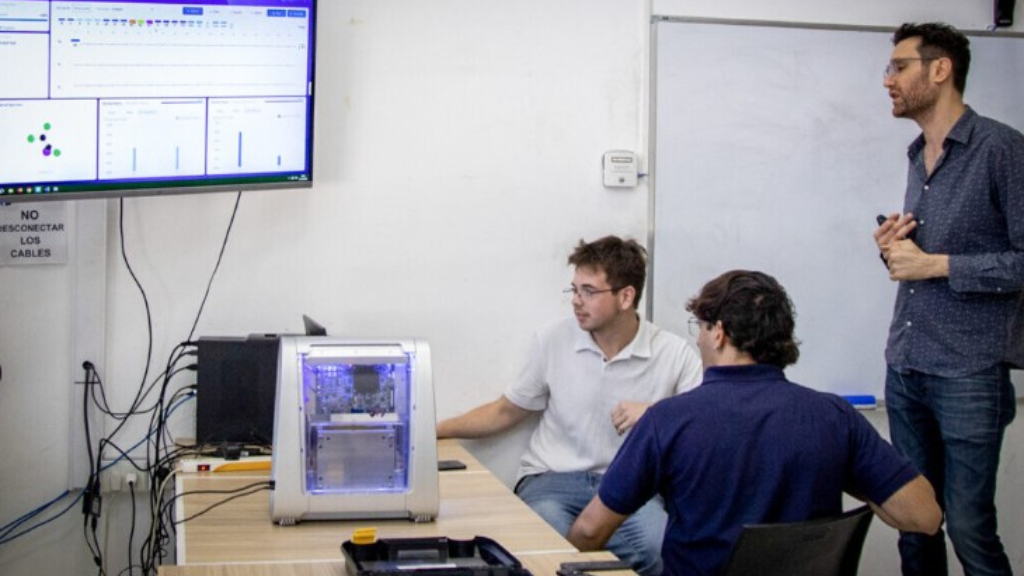 La Universidad de Hurlingham (UNAHUR) marcó un precedente histórico al incorporar una computadora cuántica