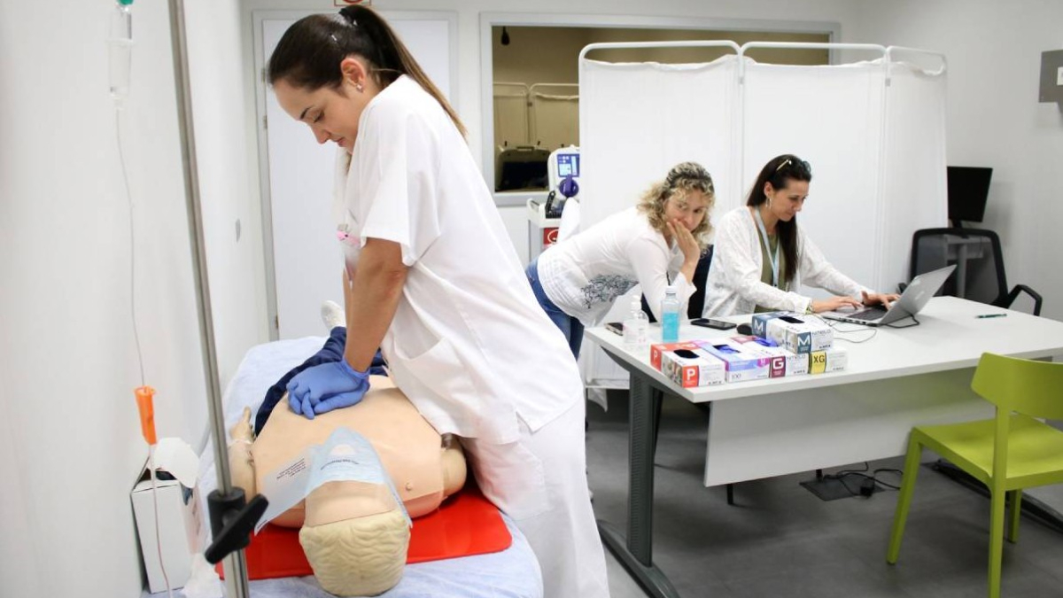 La carrera de Enfermería e la Universidad del Delta dura cinco cuatrimestres y sus clases son presenciales.