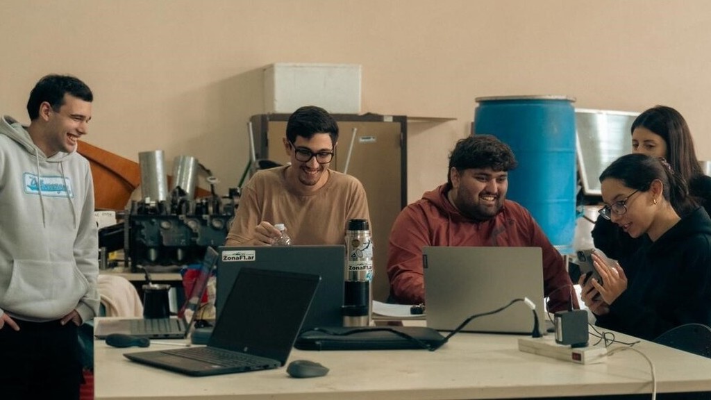 UNLaM, auto de fórmula