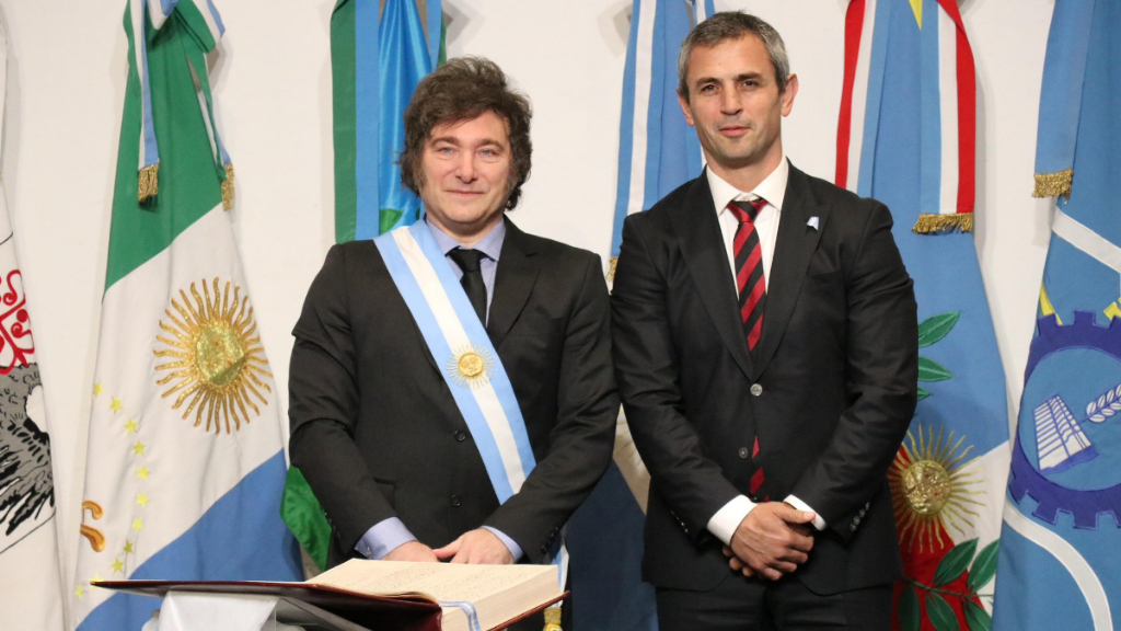 Martín Menem, Javier Milei