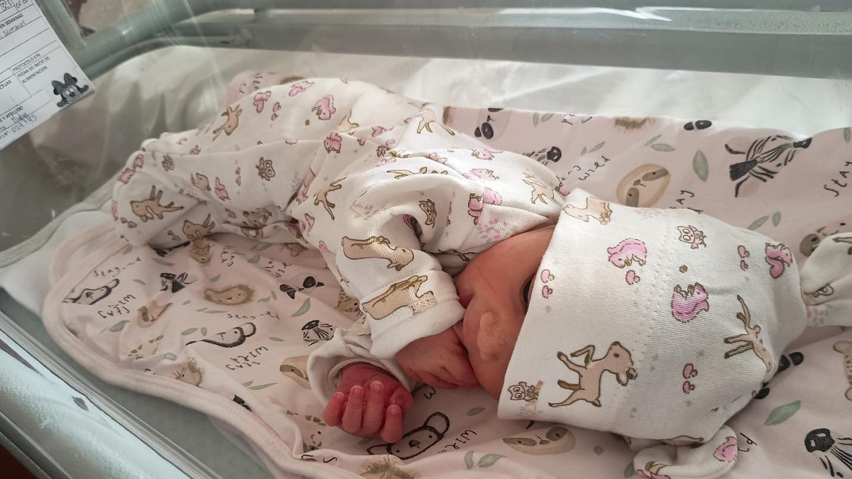 Escobar, año nuevo, bebé, nacimiento, ambulancia