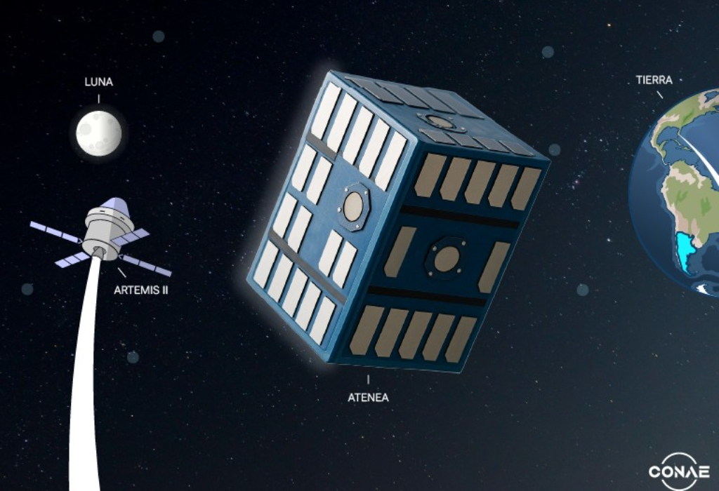 Gabriel Sanca, investigador de la UNSAM y director de la carrera de Ingeniería Electrónica, junto al grupo que desarrolló el satélite Atenea.