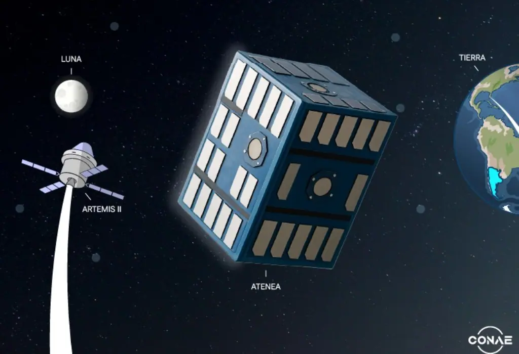 Gabriel Sanca, investigador de la UNSAM y director de la carrera de Ingeniería Electrónica, junto al grupo que desarrolló el satélite Atenea.