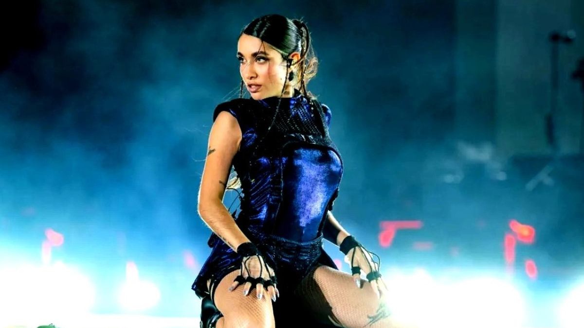 María Becerra, figura internacional de la música Argentina, viene de llenar dos estadios de River seguidos. La embajadora de la cultura argentina fue a Morón a cortarse el pelo.