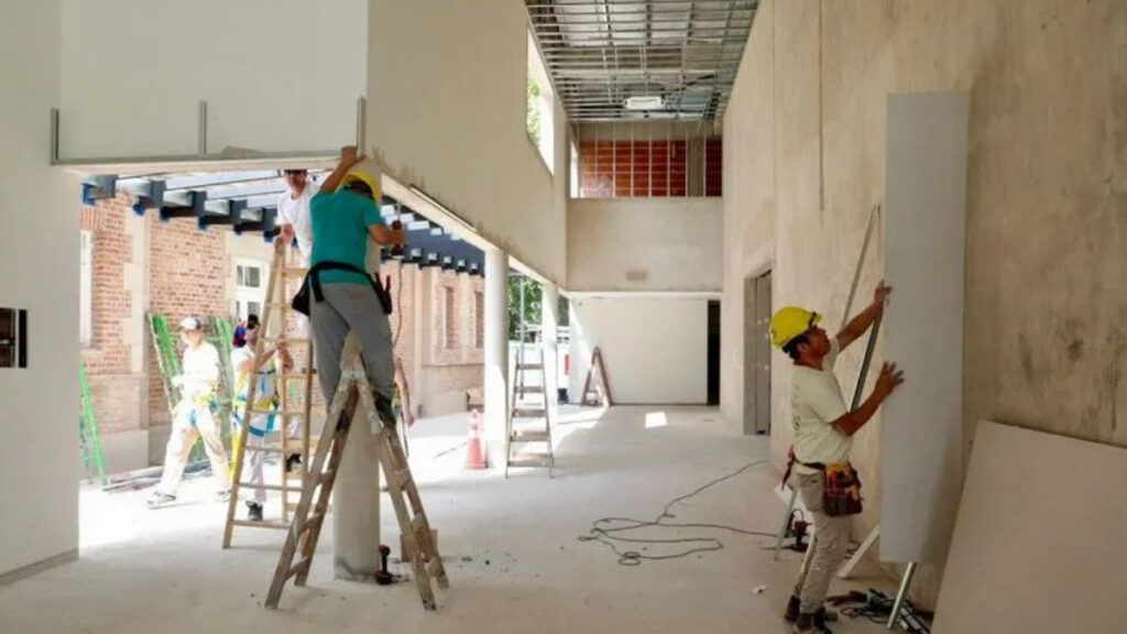 Estiman que este mismo año ya estará listo el nuevo edificio de la Universidad de Pilar para que esté a disposición de sus alumnos.