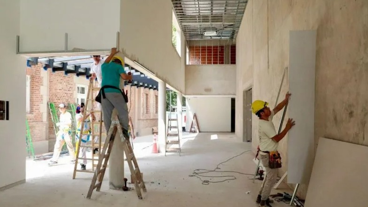 Estiman que este mismo año ya estará listo el nuevo edificio de la Universidad de Pilar para que esté a disposición de sus alumnos.