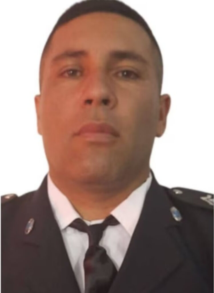 El sargento Alejandro Núñez (40), oficial de la División Motorizada de la Policía de la Provincia de Buenos Aires, falleció este lunes mientras perseguía a dos delincuentes que lo atropellaron con una camioneta.