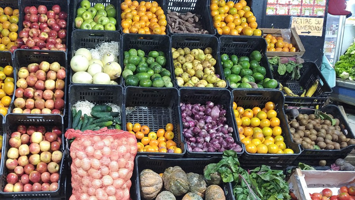 La nueva mega sede de la verdulería La Nueva Luna está ubicada en Avenida Eva Perón 9415 (Ruta 8), a metros del Hospital Bocalandro, en Loma Hermosa.