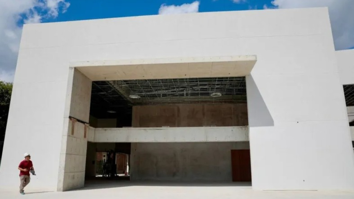 El nuevo edificio de la Universidad de PIlar, ubicado en el predio del ex Instituto Carlos Pellegrini, será inaugurado el 5 de marzo próximo.