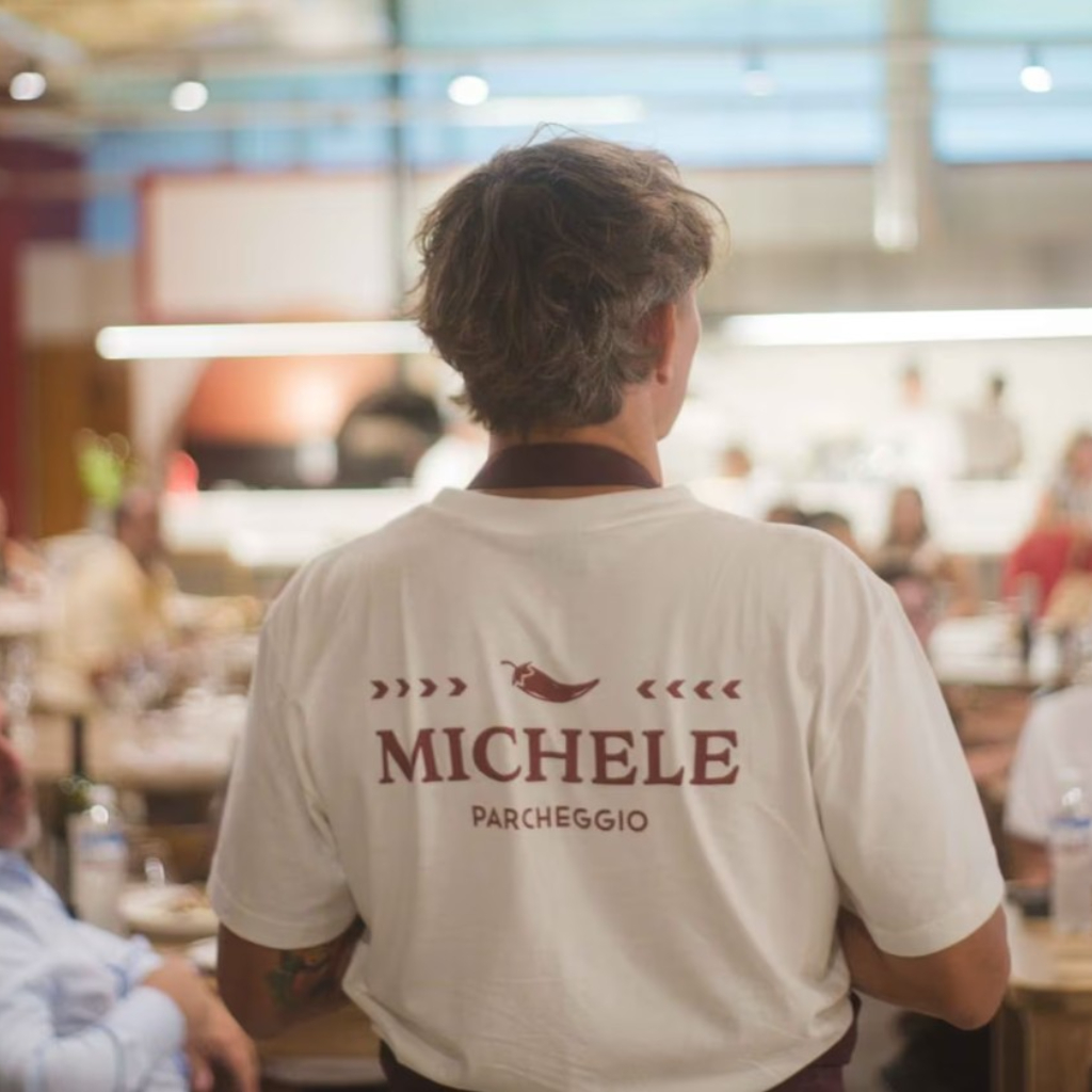 Facundo Pomponio, pizzaiolo certificado y fundador de Michele, abrió su segundo espacio y eligió Quilmes para deleitar a todos con la mejor pizza napolitana de Buenos Aires.