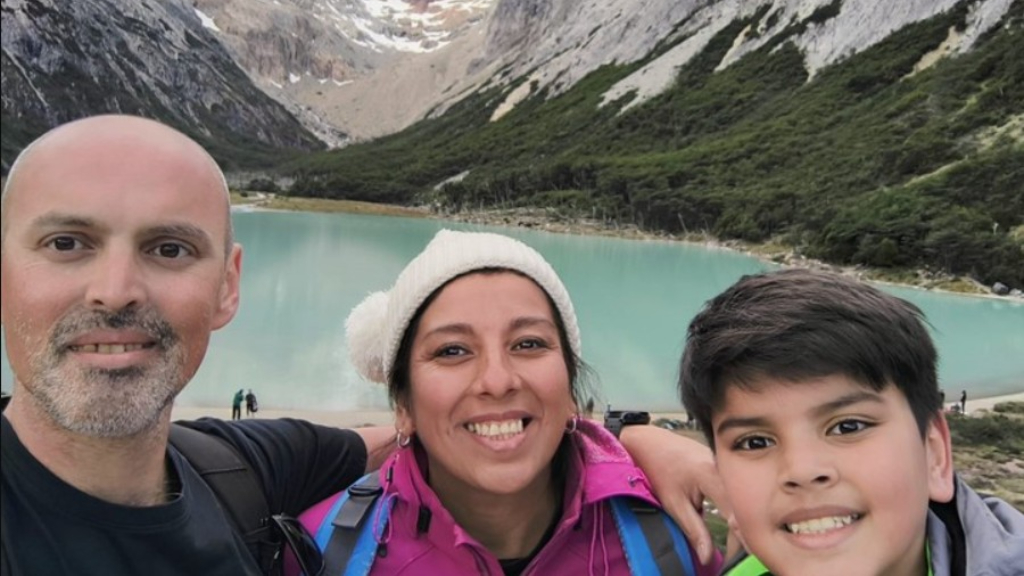 En enero pasado, Joaquín Gatto, de Ramos Mejía, jugaba con un grupo de exploradores en Junín de los Andes cuando una estructura cayó sobre su cuerpo. Dos días después falleció por las heridas provocadas por el impacto. Hoy sus padres impulsan la "Ley Joaquín".