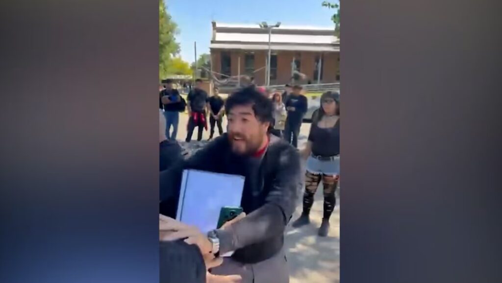 UNLa, docente, estudiantes libertarios