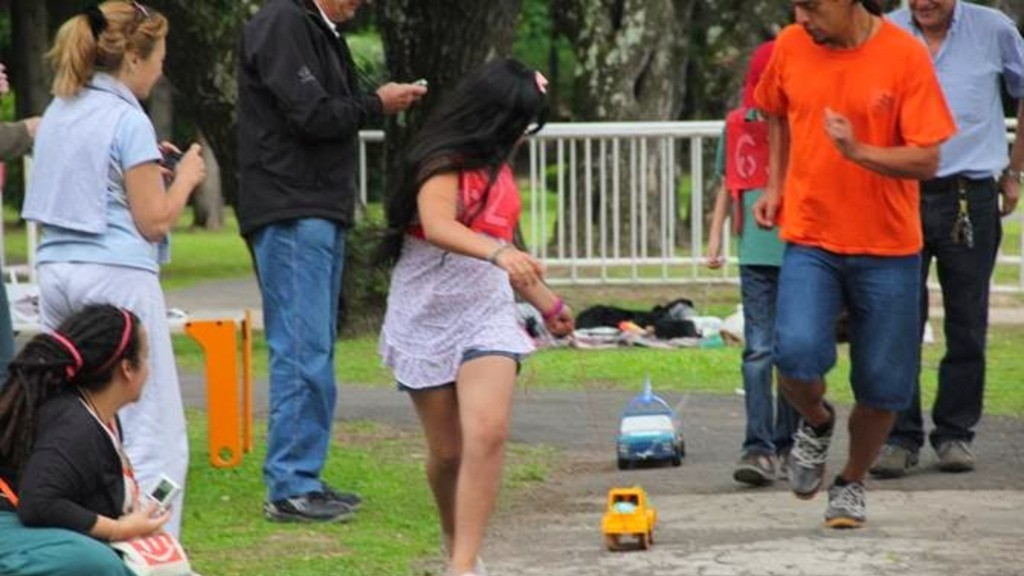 San Isidro, carreras de autitos a piolín