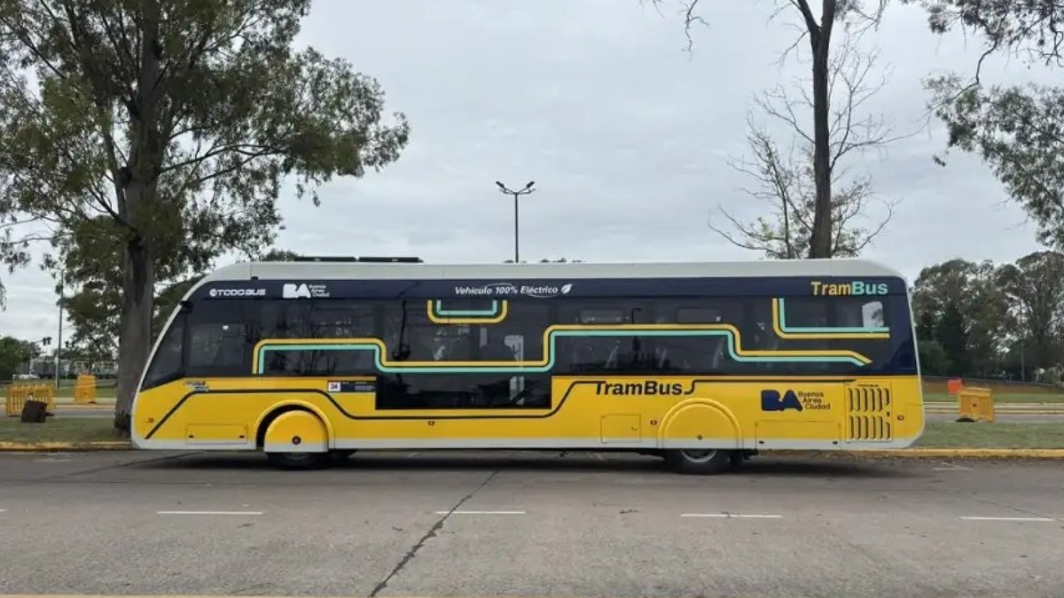 El nuevo Trambus de CABA ya realiza pruebas piloto en algunos puntos de la Ciudad de Buenos Aires, como la avenida Juan B. Justo.