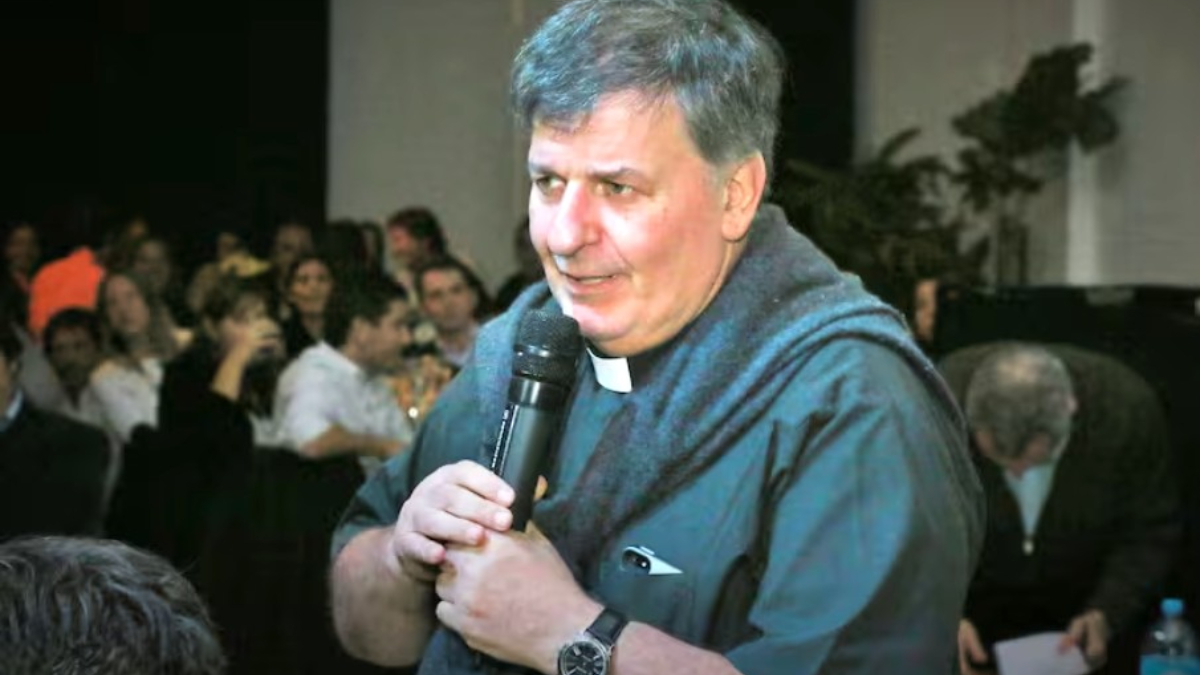 El cura Damián Rodríguez Alcobendas, conocido dentro de la diócesis como "padre Damián", fue durante muchos años una figura de gran visibilidad social y religiosa dentro de la comunidad de Nordelta. El Vaticano lo condenó por abuso sexual.