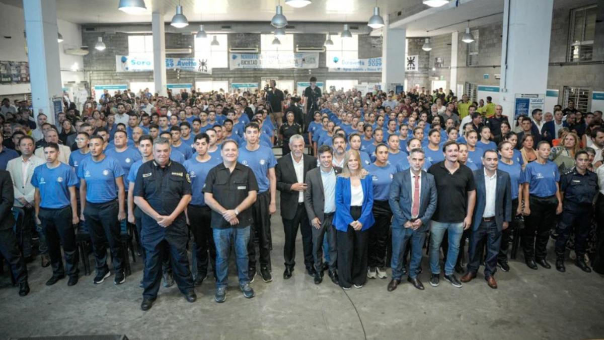 Axel Kicillof y Jorge Ferraresi pusieron en marcha en Avellaneda una fuerza de seguridad local que viene a reforzar la prevención del delito: la Policía Municipal.
