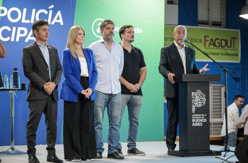 Axel Kicillof y Jorge Ferraresi pusieron en marcha en Avellaneda una fuerza de seguridad local que viene a reforzar la prevención del delito: la Policía Municipal.