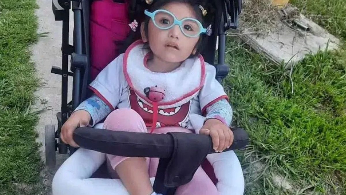 Nuria Callaguara llegó al mundo a las 35 semanas de gestación. A los dos meses le detectaron una malformación en el cerebro. Mañana, todo Pilar y Derqui, su barrio, se unirán para ayudarla a completar un tratamiento.