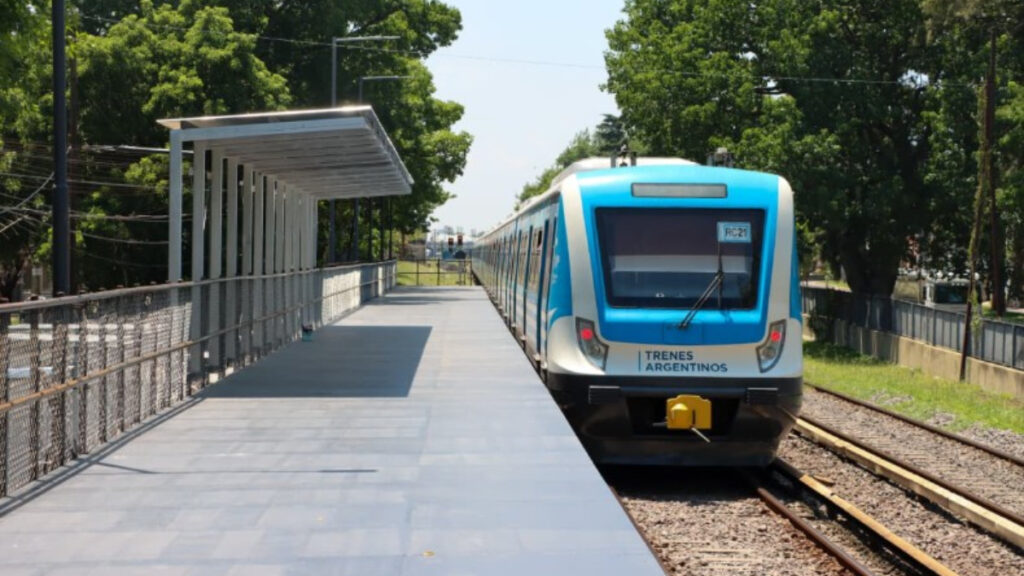 Los usuarios del tren Sarmiento de la estación Morón deberán abordar las formaciones en andenes provisorios al menos durante un año más.