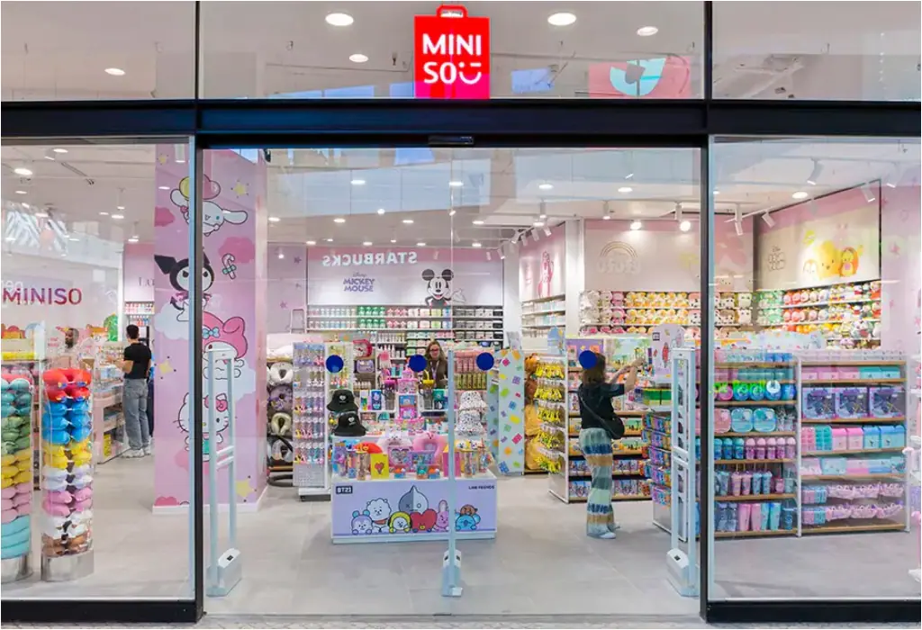 Miniso es una cadena internacional de tiendas de origen chino, fundada en 2013, que vende productos de diseño "estilo japonés" de bajo costo. Abrirá 100 locales en Argentina.