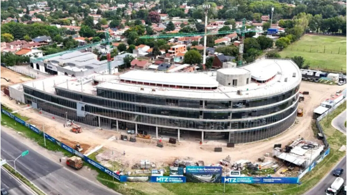 Ubicado en Camino de Cintura y Ruta 21, el moderno edificio del Polo Tecnológico ya está en un 70% terminado. Esa sede será el trampolín para los nuevos 10.000 empleos que quieren generar en La Matanza.