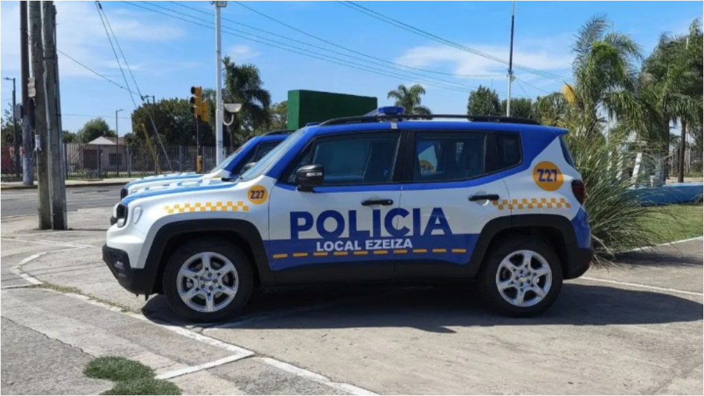 El acto de presentación de la nueva Policía Local se desarrolló en el Aula Magna de la Universidad Provincial de Ezeiza (UPE), donde se realizó la presentación oficial de la Diplomatura Universitaria en Operador de Seguridad Municipal.