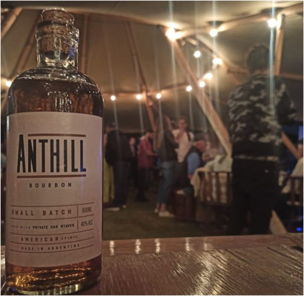 Todo comenzó una noche de asado en la Quinta "El Hormiguero" de Escobar, de ahí el nombre "Anthill Bourbon".