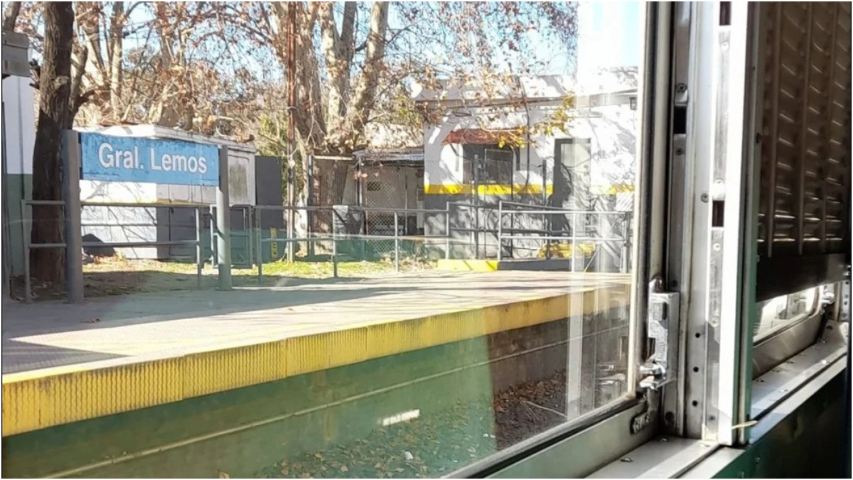 La estación General Lemos del tren Urquiza queda sobre la Ruta 202 y Ruta 8, en San Miguel.