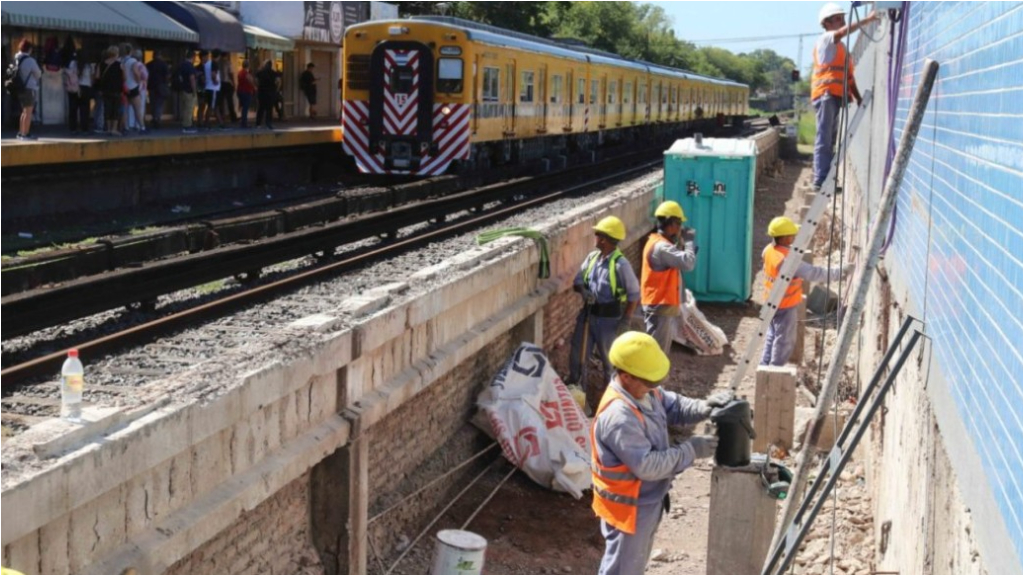 La estación General Lemos del tren Urquiza queda sobre la Ruta 202 y Ruta 8, en San Miguel.